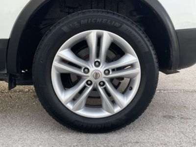 Nissan Qashqai 1.6 Tekna Sport 4X2 86 kW (117 CV) Nissan Qashqai 1.6 Tekna Sport 4X2 86 kW (117 CV)