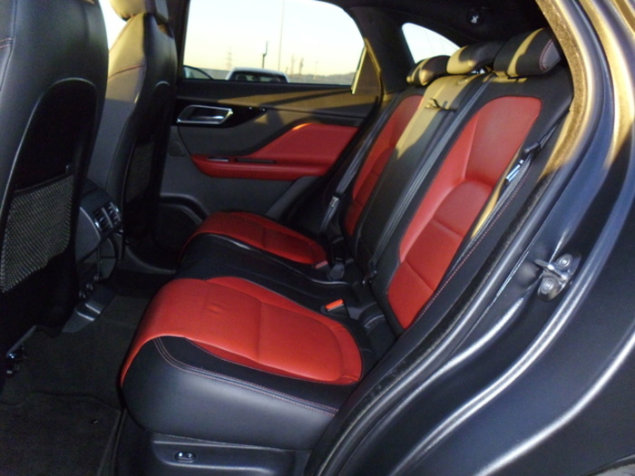 JaguarF-PACE 2.0L i4D R-Sport AWD Auto 177 kW (240 CV) Vehículo usado en Barcelona - 15 JaguarF-PACE 2.0L i4D R-Sport AWD Auto 177 kW (240 CV) Vehículo usado en Barcelona - 15