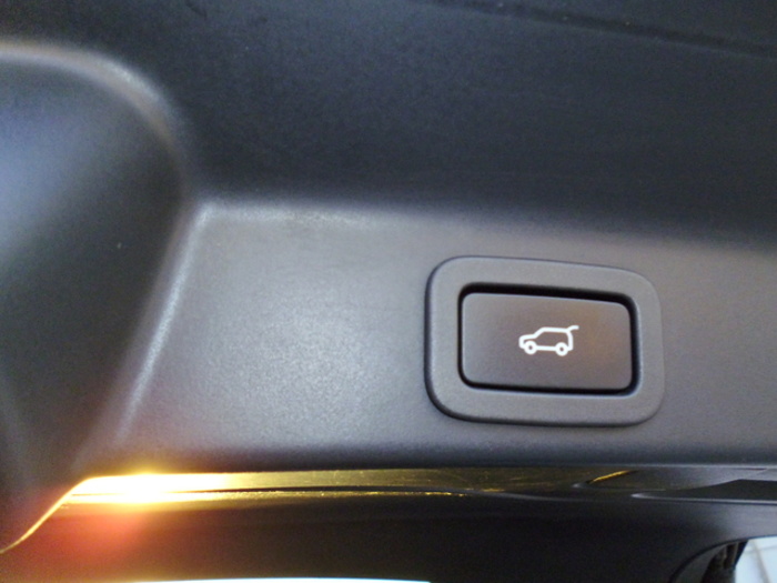 JaguarF-PACE 2.0L i4D R-Sport AWD Auto 177 kW (240 CV) Vehículo usado en Barcelona - 18 JaguarF-PACE 2.0L i4D R-Sport AWD Auto 177 kW (240 CV) Vehículo usado en Barcelona - 18