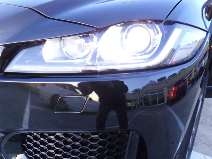 JaguarF-PACE 2.0L i4D R-Sport AWD Auto 177 kW (240 CV) Vehículo usado en Barcelona - 21 JaguarF-PACE 2.0L i4D R-Sport AWD Auto 177 kW (240 CV) Vehículo usado en Barcelona - 21