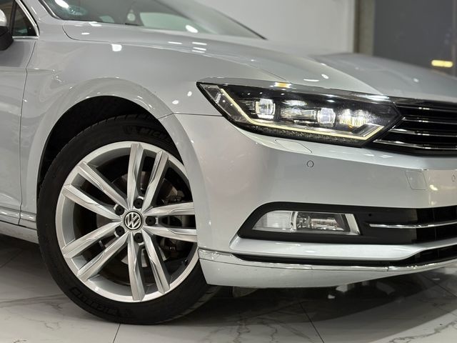 VolkswagenPassat Variant Sport 2.0 TDI 110 kW (150 CV) DSG Vehículo usado en Barcelona - 4