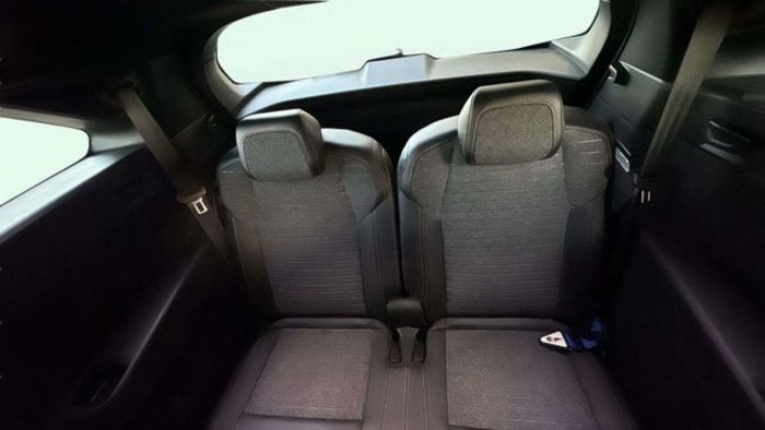 Peugeot5008 Hybrid 1.2 Allure eDCS6 107 kW (145 CV) Vehículo usado en Barcelona - 9 Peugeot5008 Hybrid 1.2 Allure eDCS6 107 kW (145 CV) Vehículo usado en Barcelona - 9