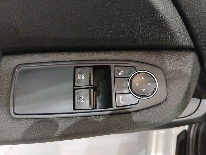 Renault Clio Intens TCe 66 kW (90 CV) - 16 Renault Clio Intens TCe 66 kW (90 CV) - 16