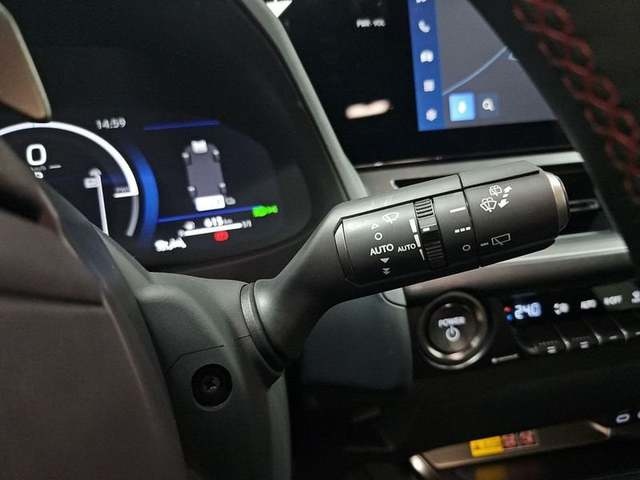 Lexus UX 300h F Sport Plus 146 kW (199 CV) Vehículo usado en Madrid - 18