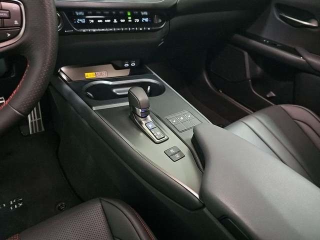 Lexus UX 300h F Sport Plus 146 kW (199 CV) Vehículo usado en Madrid - 30