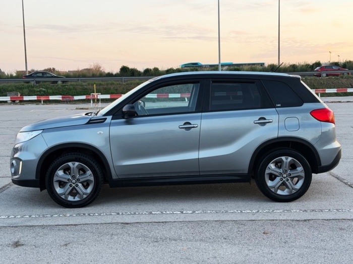 SuzukiVitara 1.6 VVT GLE 4WD 88 kW (120 CV) Vehículo usado en Barcelona - 9 SuzukiVitara 1.6 VVT GLE 4WD 88 kW (120 CV) Vehículo usado en Barcelona - 9