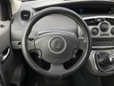 Renault Scenic Dynamique eco2 1.5 dCi 63 kW (85 CV) Renault Scenic Dynamique eco2 1.5 dCi 63 kW (85 CV)