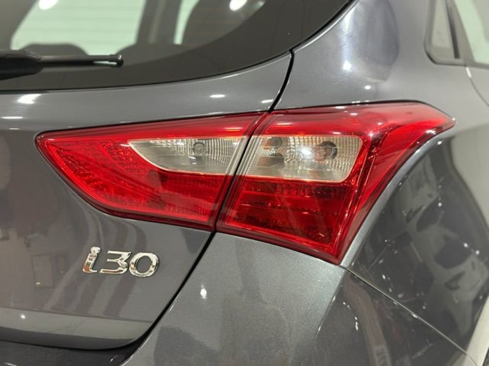 Hyundaii30 1.4 CRDI Klass 66 kW (90 CV) Vehículo usado en Barcelona - 7 Hyundaii30 1.4 CRDI Klass 66 kW (90 CV) Vehículo usado en Barcelona - 7