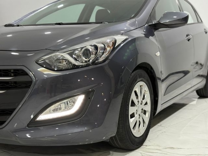 Hyundaii30 1.4 CRDI Klass 66 kW (90 CV) Vehículo usado en Barcelona - 8 Hyundaii30 1.4 CRDI Klass 66 kW (90 CV) Vehículo usado en Barcelona - 8