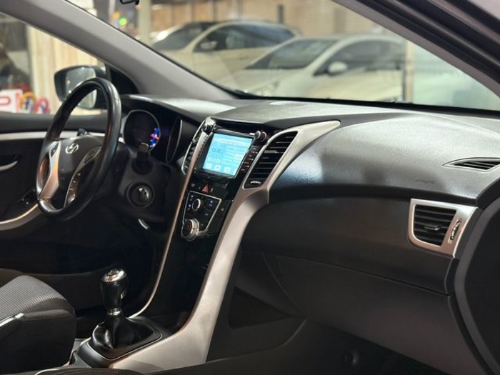 Hyundaii30 1.4 CRDI Klass 66 kW (90 CV) Vehículo usado en Barcelona - 14 Hyundaii30 1.4 CRDI Klass 66 kW (90 CV) Vehículo usado en Barcelona - 14