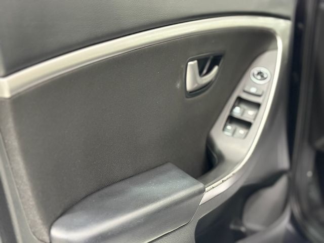 Hyundaii30 1.4 CRDI Klass 66 kW (90 CV) Vehículo usado en Barcelona - 24