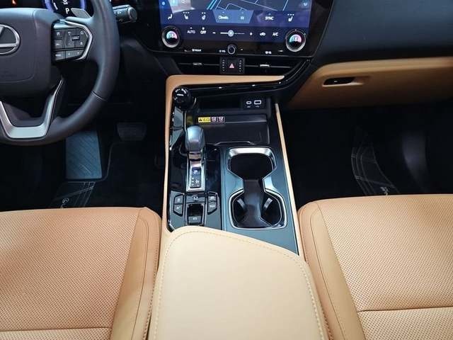 Lexus NX 450h+ Premium+ 4WD 225 kW (306 CV) Vehículo usado en Madrid - 10 Lexus NX 450h+ Premium+ 4WD 225 kW (306 CV) Vehículo usado en Madrid - 10