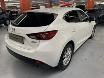 Mazda Mazda 3 1.5 GE MT Style Confort 74 kW (100 CV) Mazda Mazda 3 1.5 GE MT Style Confort 74 kW (100 CV)