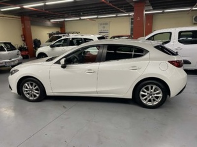 Mazda Mazda 3 1.5 GE MT Style Confort 74 kW (100 CV) Mazda Mazda 3 1.5 GE MT Style Confort 74 kW (100 CV)