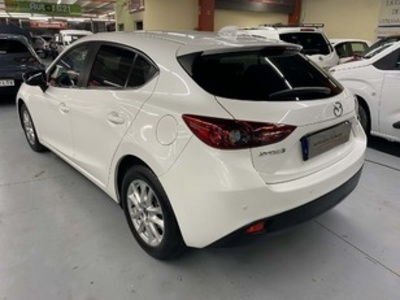 Mazda Mazda 3 1.5 GE MT Style Confort 74 kW (100 CV) Mazda Mazda 3 1.5 GE MT Style Confort 74 kW (100 CV)