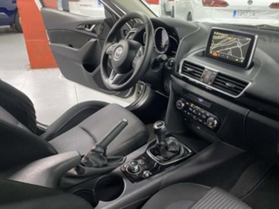 Mazda Mazda 3 1.5 GE MT Style Confort 74 kW (100 CV) Mazda Mazda 3 1.5 GE MT Style Confort 74 kW (100 CV)