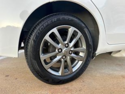 Toyota Yaris 1.0 Active 51 kW (69 CV) Toyota Yaris 1.0 Active 51 kW (69 CV)