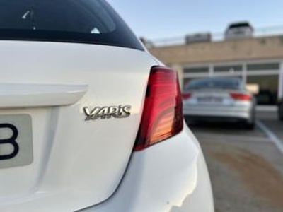 Toyota Yaris 1.0 Active 51 kW (69 CV) Toyota Yaris 1.0 Active 51 kW (69 CV)