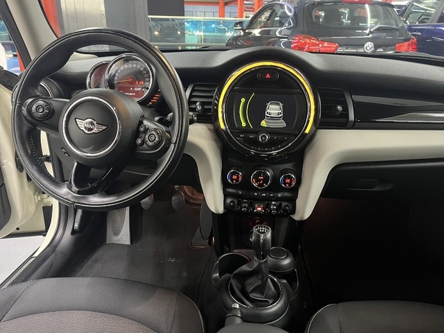 MINIMINI 5 Puertas Cooper 100 kW (136 CV) Vehículo usado en Barcelona - 11