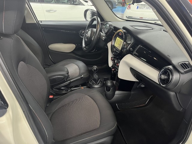 MINIMINI 5 Puertas Cooper 100 kW (136 CV) Vehículo usado en Barcelona - 12