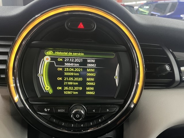 MINIMINI 5 Puertas Cooper 100 kW (136 CV) Vehículo usado en Barcelona - 18