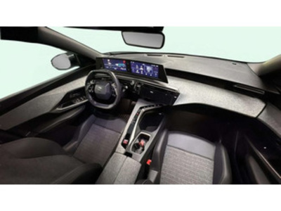 Peugeot 5008 Hybrid 1.2 Allure eDCS6 100 kW (136 CV) Peugeot 5008 Hybrid 1.2 Allure eDCS6 100 kW (136 CV)