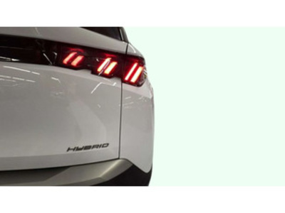 Peugeot 5008 Hybrid 1.2 Allure eDCS6 100 kW (136 CV) Peugeot 5008 Hybrid 1.2 Allure eDCS6 100 kW (136 CV)