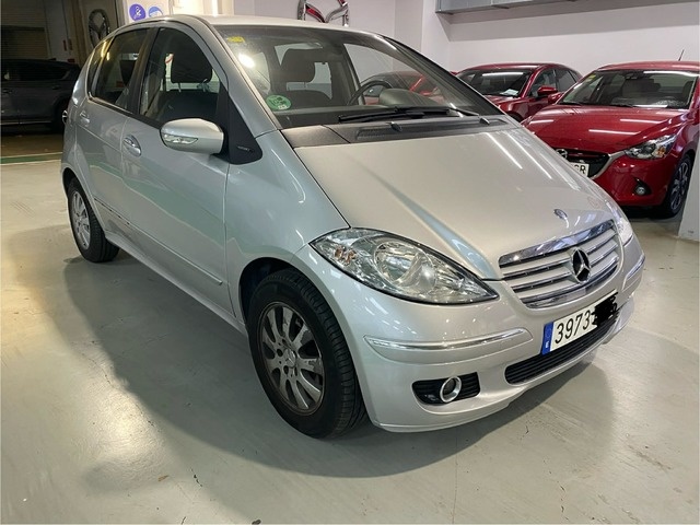 Mercedes-BenzClase A 170 Elegance 85 kW (116 CV) Vehículo usado en Barcelona - 2