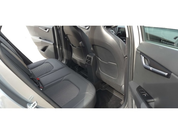 KiaNiro 1.6 GDi HEV Híbrido Drive 104 kW (141 CV) Vehículo usado en Barcelona - 40 KiaNiro 1.6 GDi HEV Híbrido Drive 104 kW (141 CV) Vehículo usado en Barcelona - 40