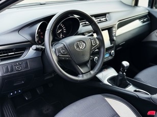 Toyota Avensis 140 Advance 108 kW (147 CV)