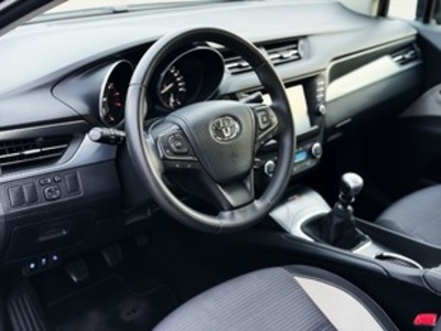 Toyota Avensis 140 Advance 108 kW (147 CV) Toyota Avensis 140 Advance 108 kW (147 CV)