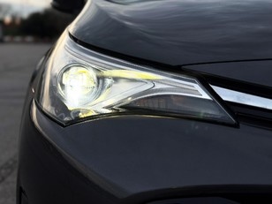 Toyota Avensis 140 Advance 108 kW (147 CV)