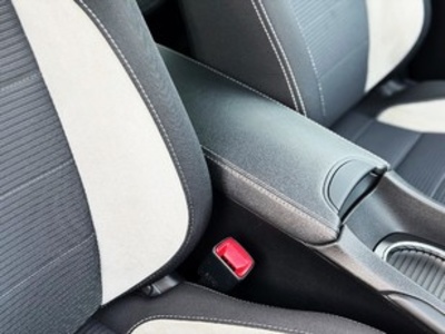 Toyota Avensis 140 Advance 108 kW (147 CV) Toyota Avensis 140 Advance 108 kW (147 CV)