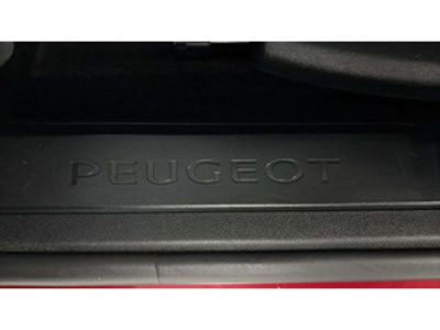 Peugeot 3008 PureTech 130 S&S Active 96 kW (130 CV) Peugeot 3008 PureTech 130 S&S Active 96 kW (130 CV)