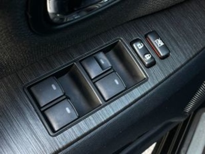 Toyota Avensis 1.8 VVT-I Sol Auto 95 kW (129 CV) Toyota Avensis 1.8 VVT-I Sol Auto 95 kW (129 CV)