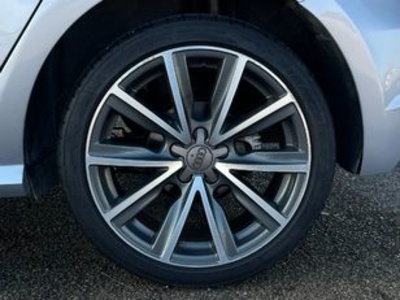 Audi A1 Sportback design 1.4 TDI ultra 66 kW (90 CV) Audi A1 Sportback design 1.4 TDI ultra 66 kW (90 CV)