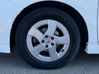 Toyota Prius 1.8 HSD Eco 100 kW (136 CV) Toyota Prius 1.8 HSD Eco 100 kW (136 CV)