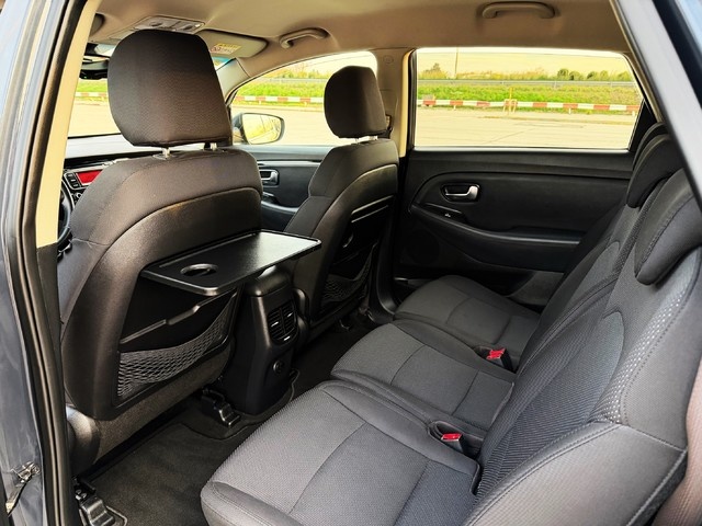 KiaCarens 1.7 CRDi VGT Concept Eco-Dynam 85 kW (115 CV) Vehículo usado en Barcelona - 8