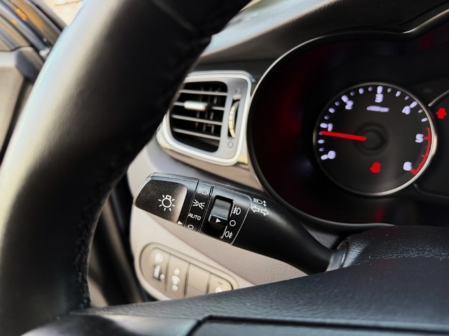 KiaCarens 1.7 CRDi VGT Concept Eco-Dynam 85 kW (115 CV) Vehículo usado en Barcelona - 15