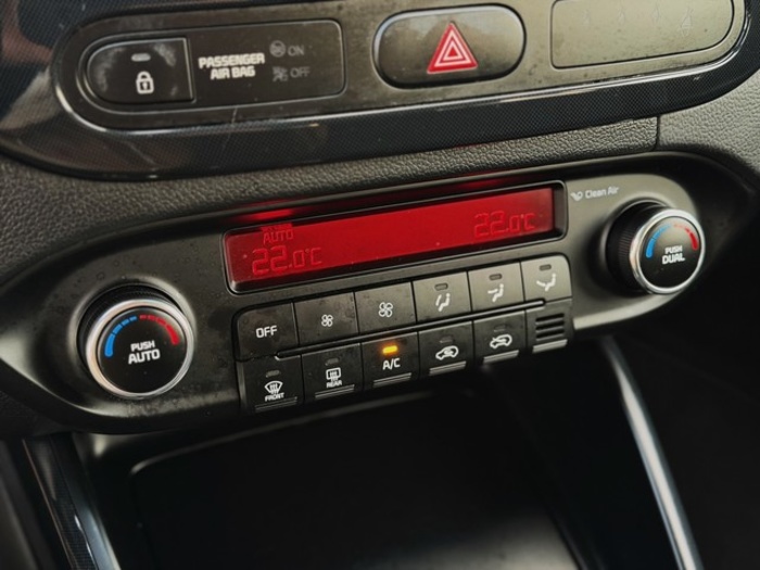 KiaCarens 1.7 CRDi VGT Concept Eco-Dynam 85 kW (115 CV) Vehículo usado en Barcelona - 22 KiaCarens 1.7 CRDi VGT Concept Eco-Dynam 85 kW (115 CV) Vehículo usado en Barcelona - 22