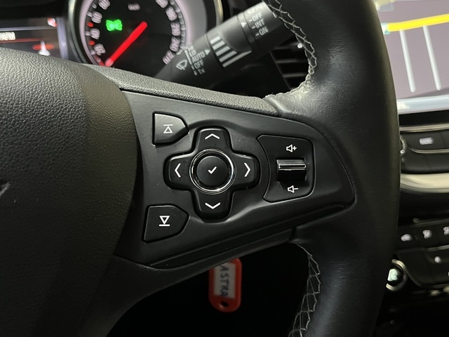 OpelAstra 1.4 Turbo S&S Dynamic 92 kW (125 CV) Vehículo usado en Barcelona - 19