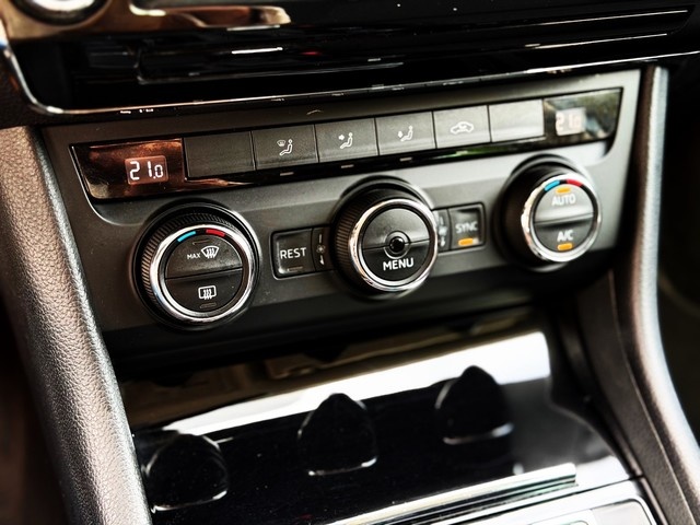 SkodaSuperb Combi 2.0 TDI Style DSG 110 kW (150 CV) Vehículo usado en Barcelona - 24