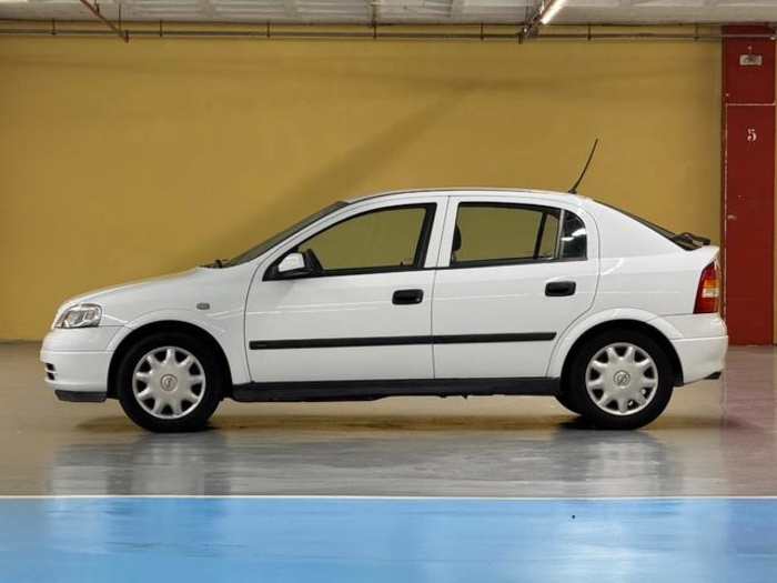 OpelAstra 1.6 16v Comfort 74 kW (100 CV) Vehículo usado en Barcelona - 5 OpelAstra 1.6 16v Comfort 74 kW (100 CV) Vehículo usado en Barcelona - 5