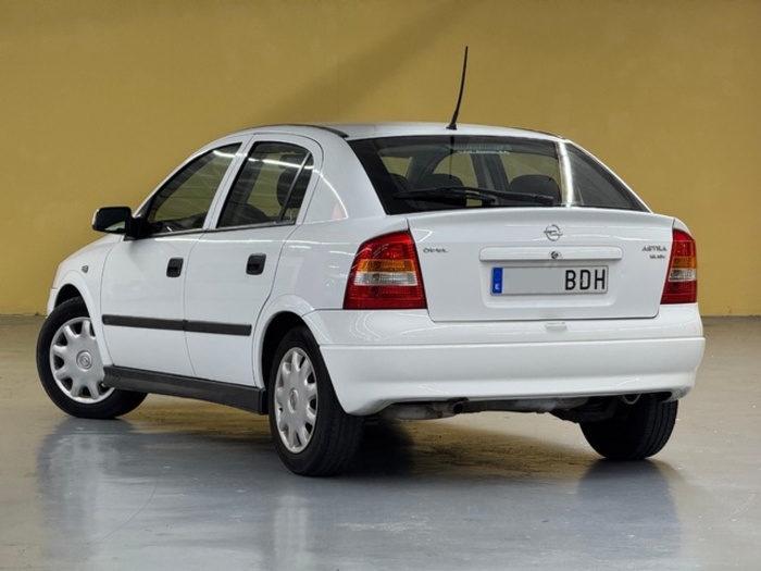 OpelAstra 1.6 16v Comfort 74 kW (100 CV) Vehículo usado en Barcelona - 6 OpelAstra 1.6 16v Comfort 74 kW (100 CV) Vehículo usado en Barcelona - 6