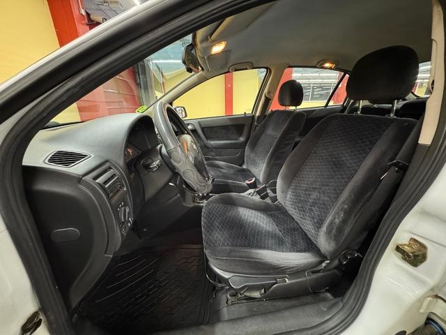 OpelAstra 1.6 16v Comfort 74 kW (100 CV) Vehículo usado en Barcelona - 10