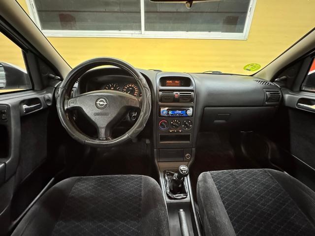 OpelAstra 1.6 16v Comfort 74 kW (100 CV) Vehículo usado en Barcelona - 13