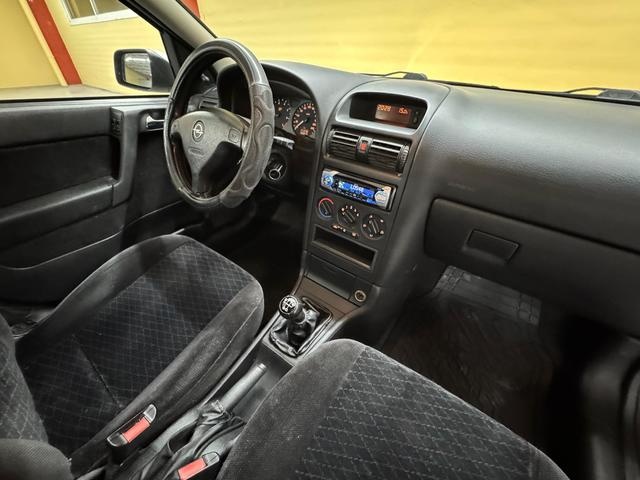 OpelAstra 1.6 16v Comfort 74 kW (100 CV) Vehículo usado en Barcelona - 14