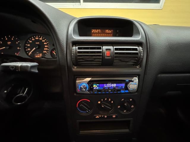 OpelAstra 1.6 16v Comfort 74 kW (100 CV) Vehículo usado en Barcelona - 18