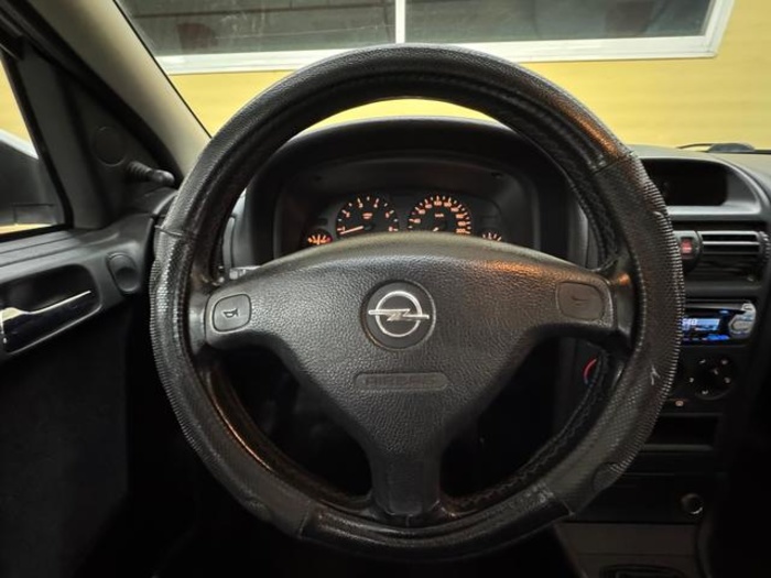 OpelAstra 1.6 16v Comfort 74 kW (100 CV) Vehículo usado en Barcelona - 21 OpelAstra 1.6 16v Comfort 74 kW (100 CV) Vehículo usado en Barcelona - 21