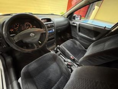 Opel Astra 1.6 16v Comfort 74 kW (100 CV) Opel Astra 1.6 16v Comfort 74 kW (100 CV)